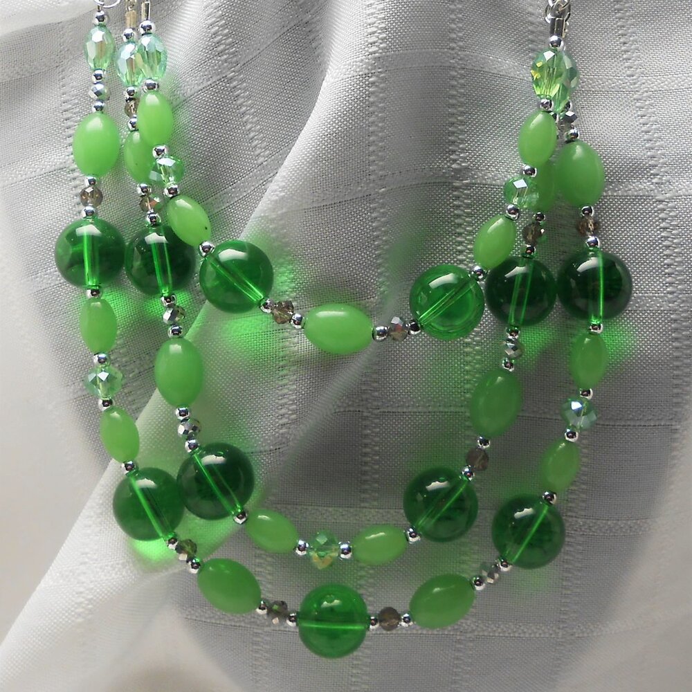 No458  Beautiful handmade necklace with several rows, and chandelier earrings